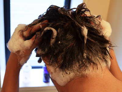 アミノ酸系洗浄成分でしっかり汚れを落としつつ、馬油で頭皮正常化を促します。